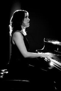 CA635369 Anaïs Crestin, pianiste